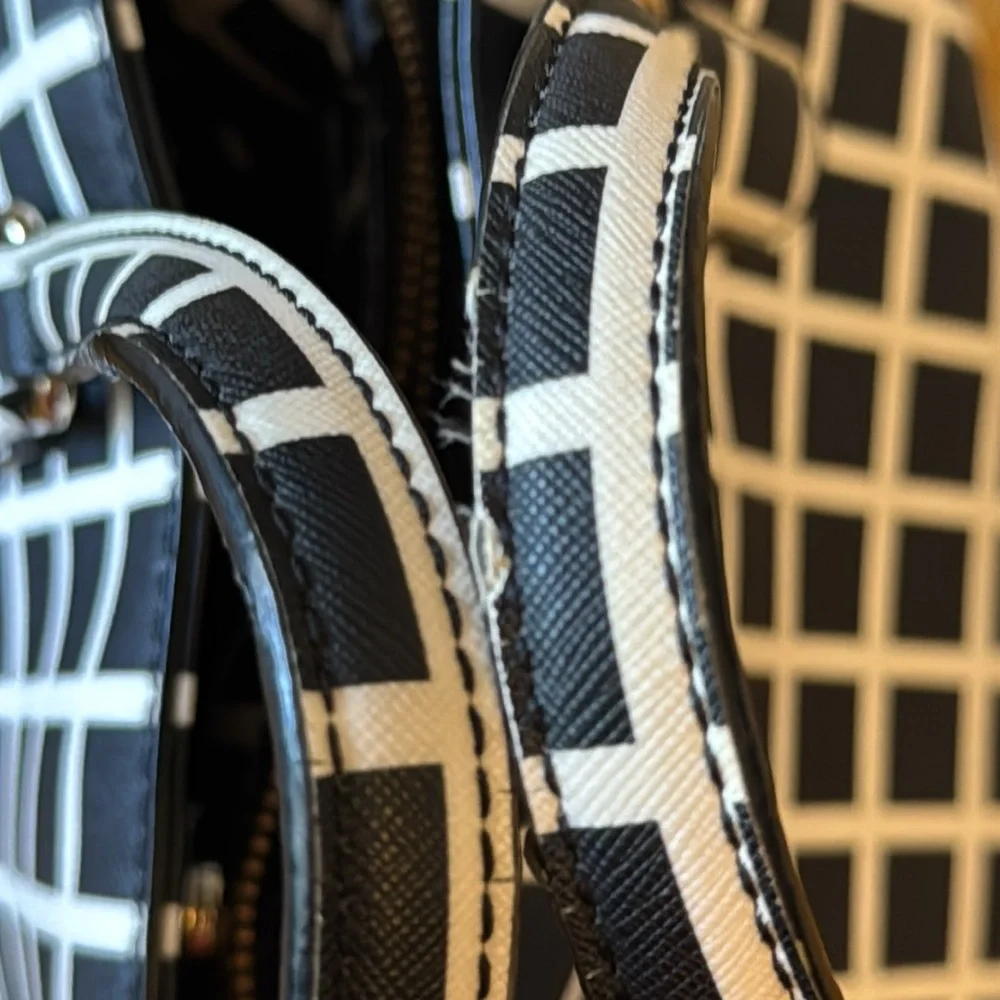 Kate Spade black & white very clean - Picture 7 of 15